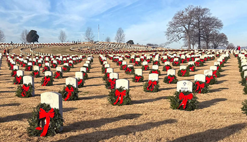 photo of wreaths donated by Food City decorating graves at Chattanooga National Cemetery