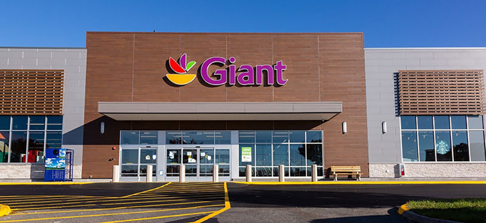 exterior photo of a Giant Food store