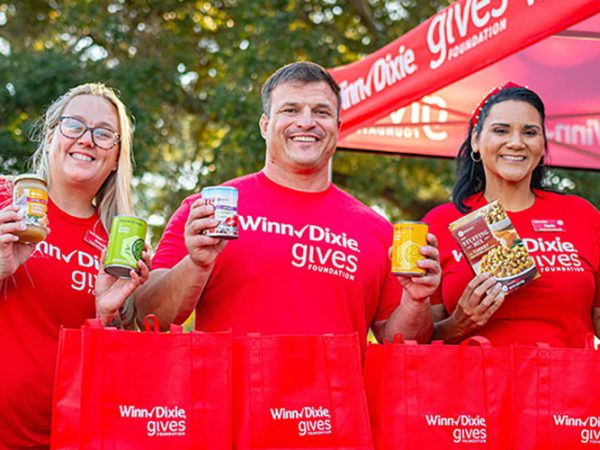 Southeastern Grocers Delivers More Than $368K For Holiday Hunger Relief