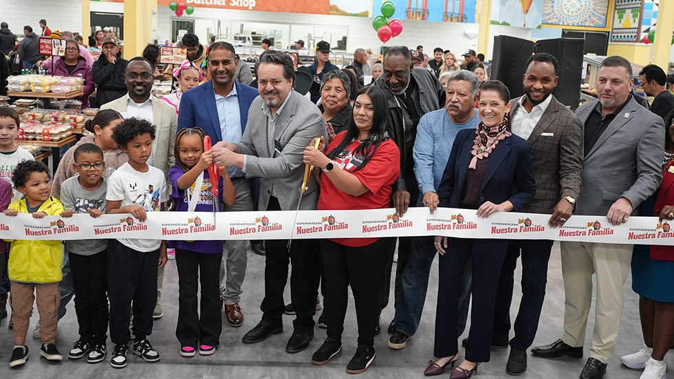 SpartanNash celebrated the grand opening of its fifth Supermercado Nuestra Familia location in Topeka, Kansas.