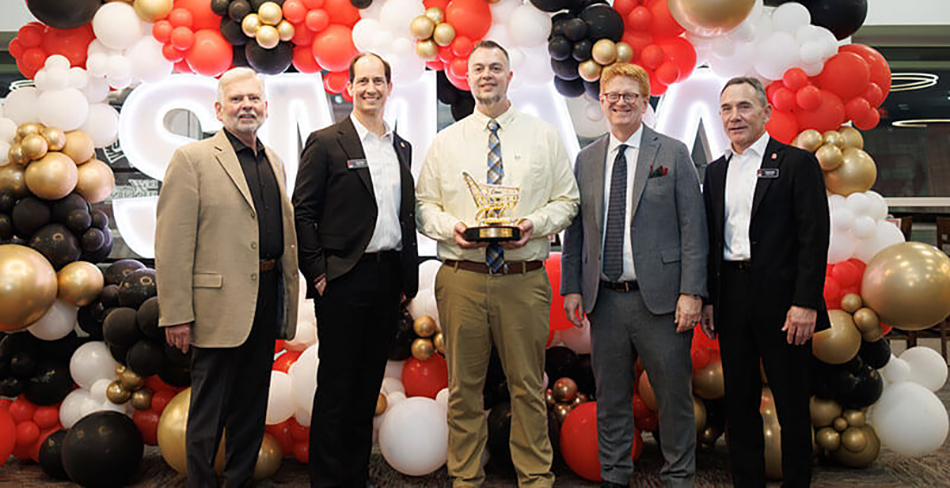 photo of HFG Store Manager of the Year winner and HFG officials