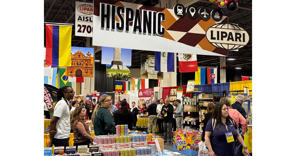 photo of crowd at Lipari Foods Passport to Flavor show