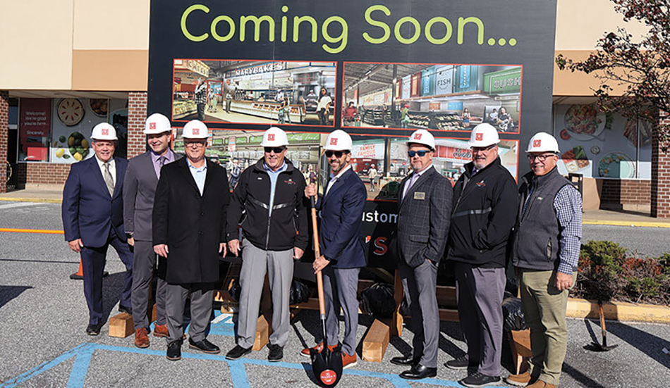 group photo at Redner's groundbreaking for new Wilmington store