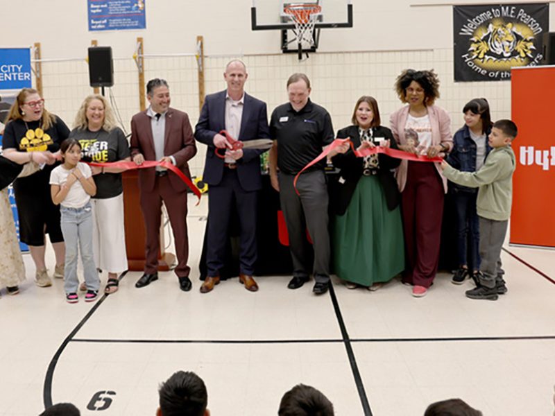Hy-Vee Opens Food Pantry At Kansas City Elementary School