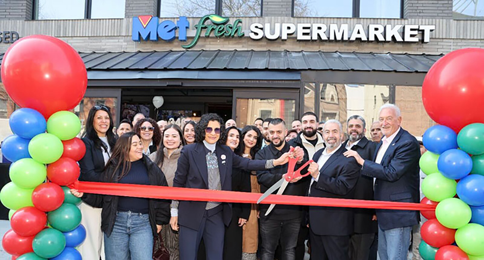 photo of ribbon cutting at Met Fresh store in NYC