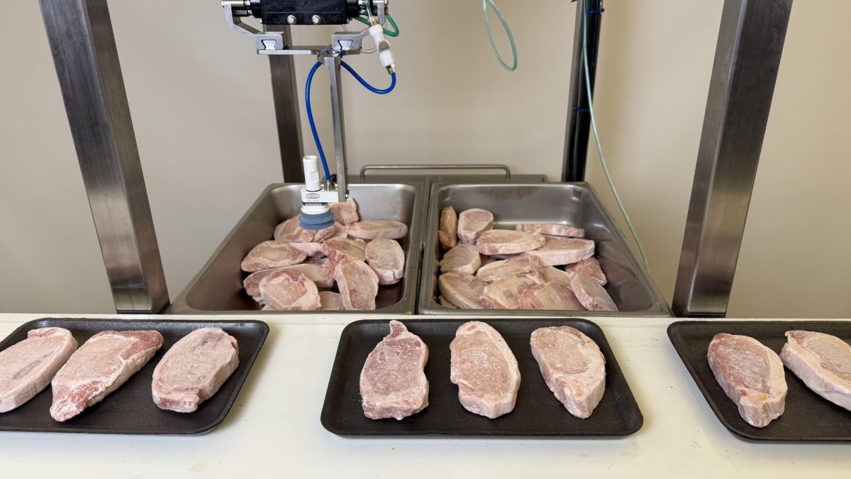 tray assembly for meatpacking