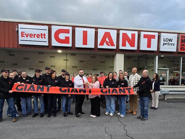 The Giant Co. Opens Converted Everett Foodliner Location After Acquisition