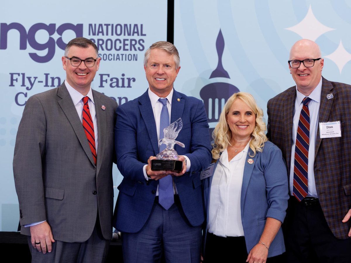 NGA Honors KS Senator With Spirit Of America Award At Fly-In