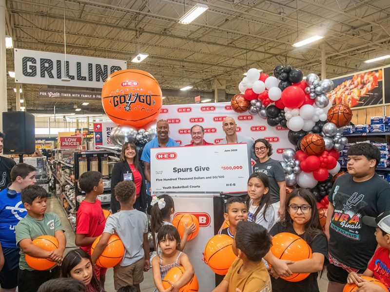 H-E-B Donates $500K To Spurs Give For Youth Basketball Courts