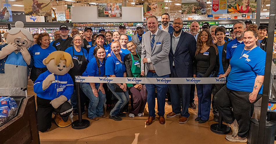 Group of employees at ribbon cutting for Kroger Fort Worth store grand reopening
