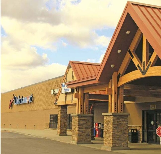 photo of exterior of Lynn's Dakotamart
