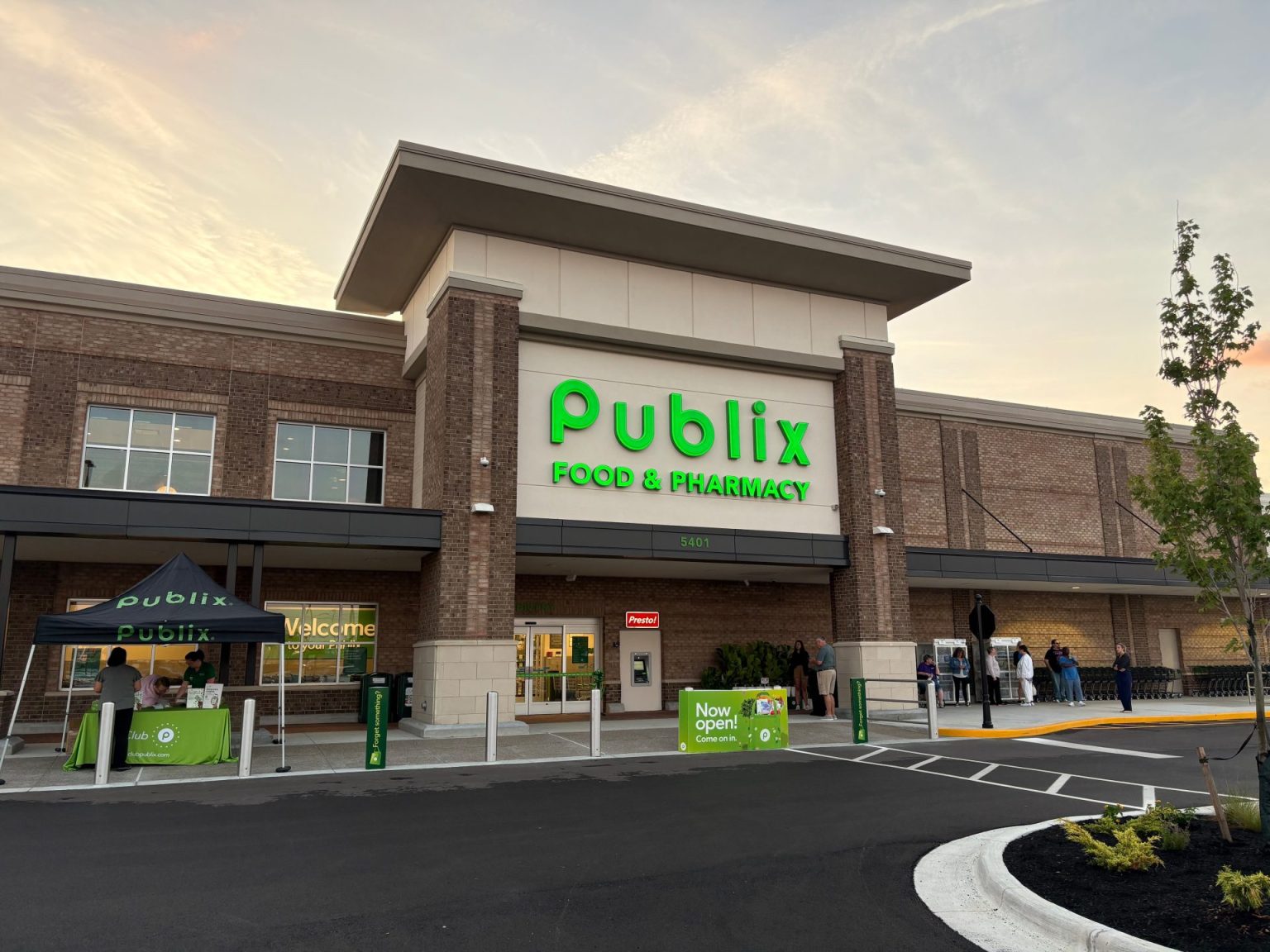 Store Spring Road Sign Publix Signs Lease For Another Louisville Store