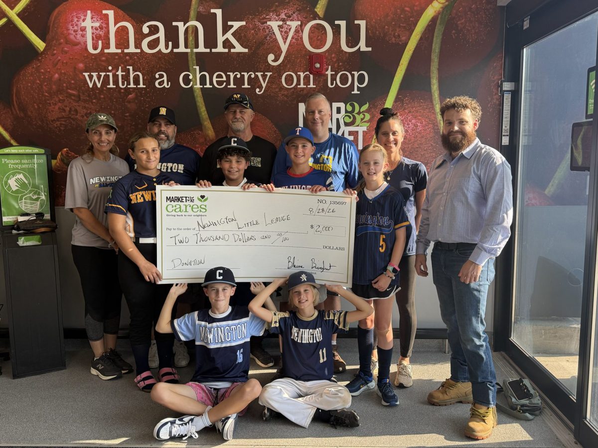 Market 32 Celebrates New Newington, CT, Store With Donations