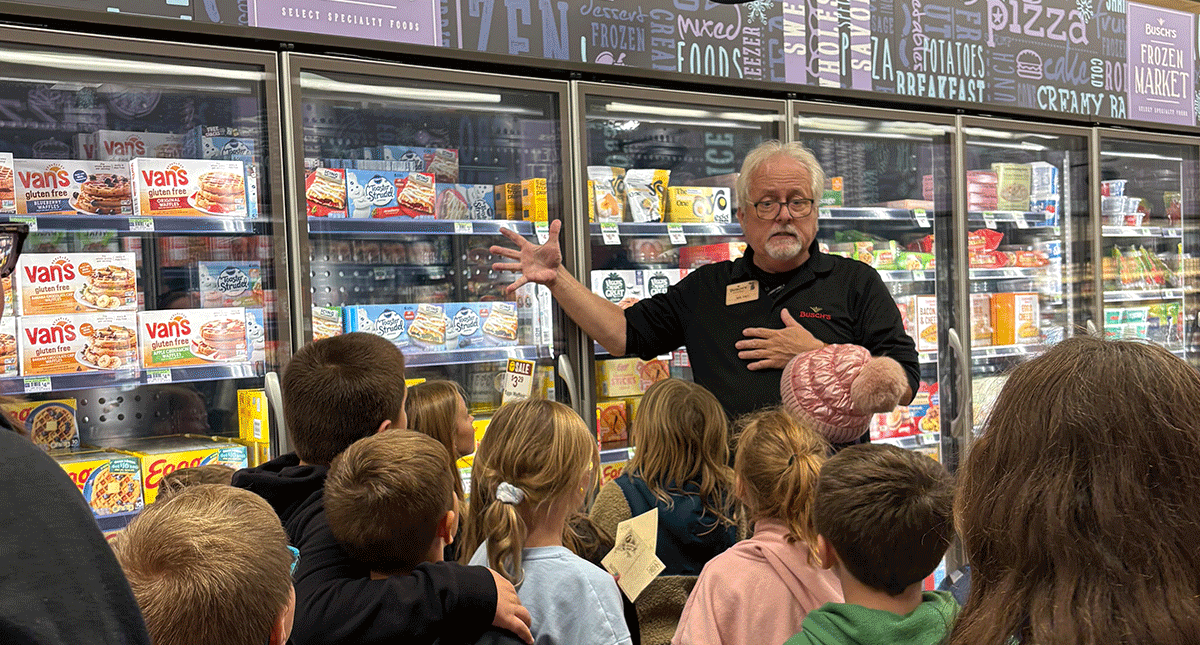 Pat Grimes with school tour Busch's