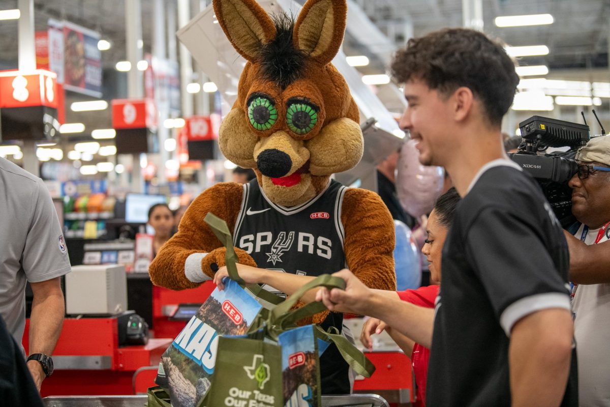 Spurs mascot in H-E-B
