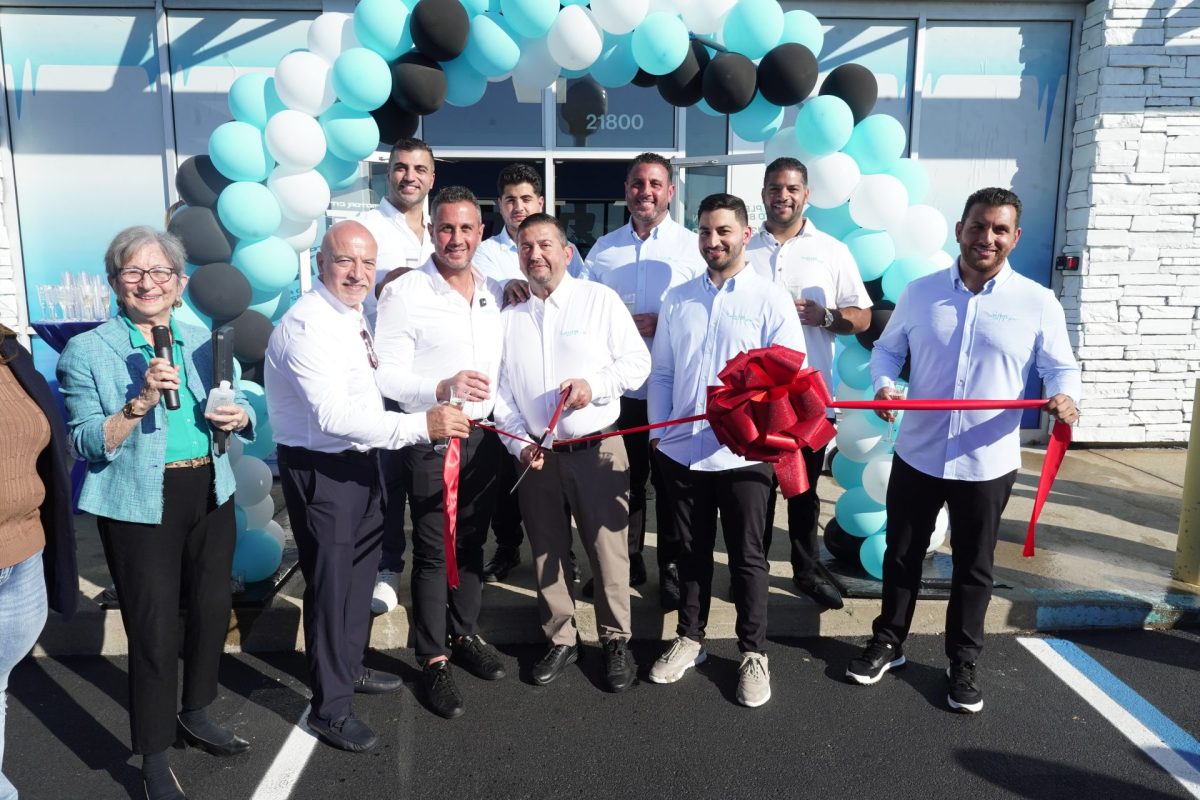 Motor City Ice ribbon cutting