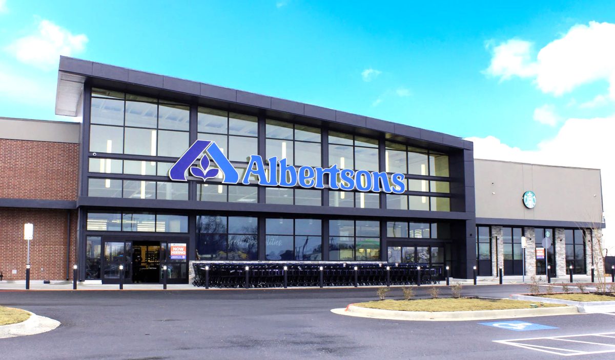 Albertsons storefront on 12th Ave, Ardmore, OK